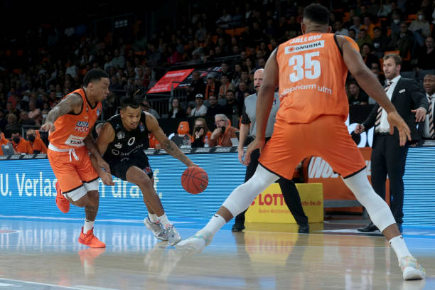 一位既能拉 一位既能拉